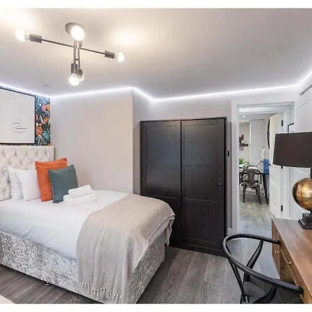 Modern 3-bedroom Flat London