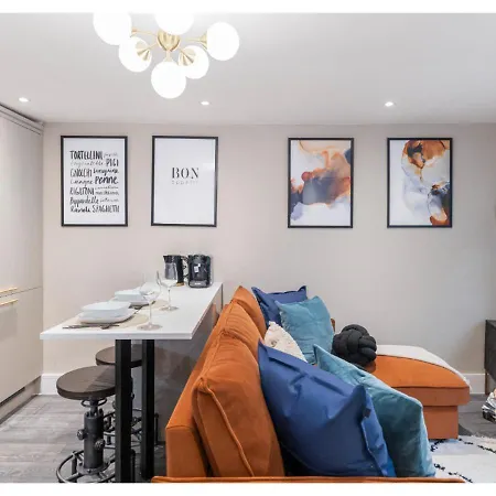 Apartment Modern 3-bedroom Flat