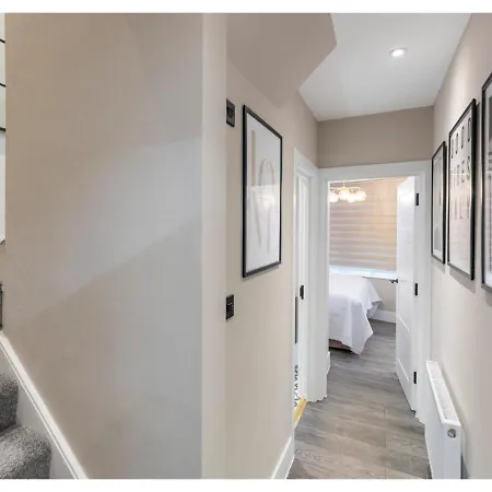 Apartment Modern 3-bedroom Flat London
