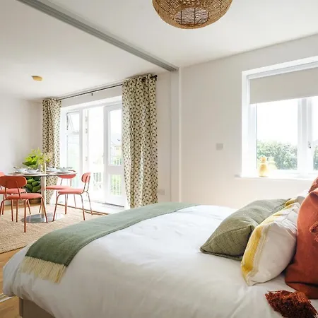 Hauzify I Cavendish Flats *