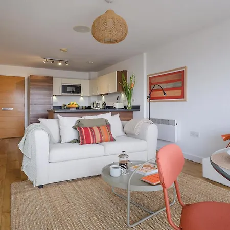 Hauzify I Cavendish Flats Apartment *