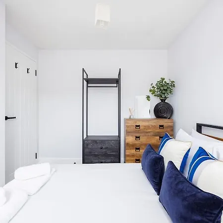 Holiday home Stylish 3-bed East Contractors Parking Sleeps 5 Near Excel