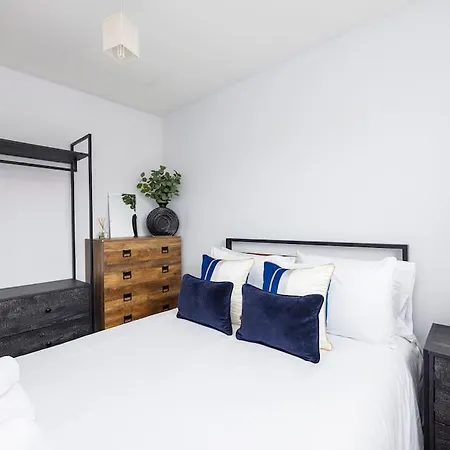Stylish 3-bed East Contractors Parking Sleeps 5 Near Excel London