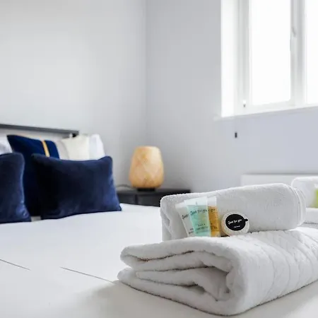 Holiday home Stylish 3-bed East Contractors Parking Sleeps 5 Near Excel *