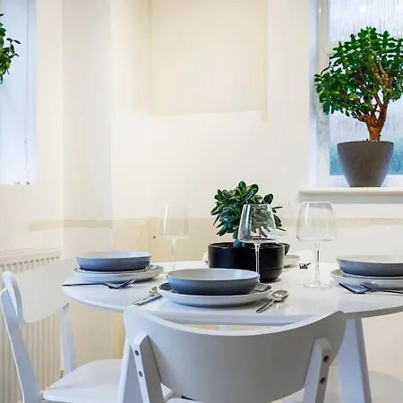 Stylish 3-bed East Contractors Parking Sleeps 5 Near Excel *