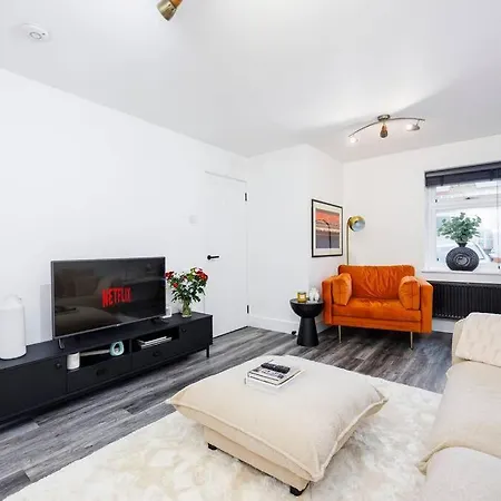 Stylish 3-bed East Contractors Parking Sleeps 5 Near Excel London