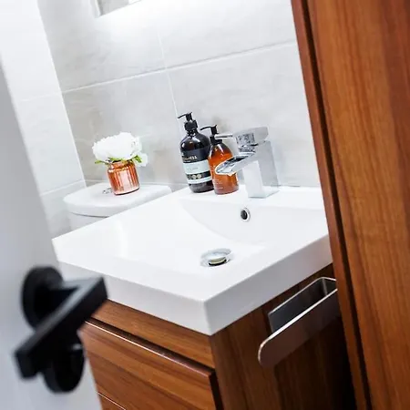 Holiday home Stylish 3-bed East Contractors Parking Sleeps 5 Near Excel *
