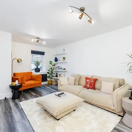 Stylish 3-bed East Contractors Parking Sleeps 5 Near Excel London