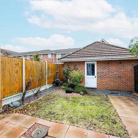 Stylish 3-bed East Contractors Parking Sleeps 5 Near Excel Holiday home *