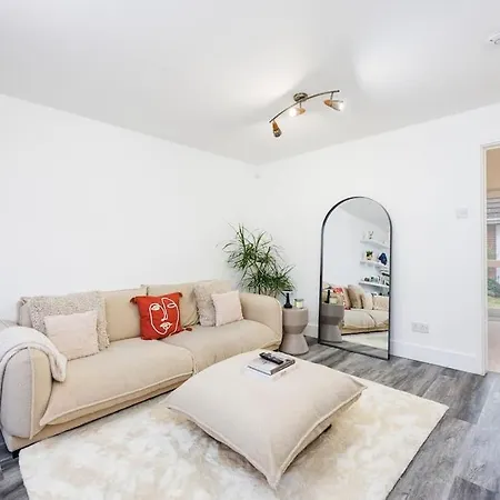 Holiday home Stylish 3-bed East Contractors Parking Sleeps 5 Near Excel *