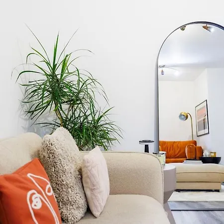 Stylish 3-bed East Contractors Parking Sleeps 5 Near Excel Holiday home