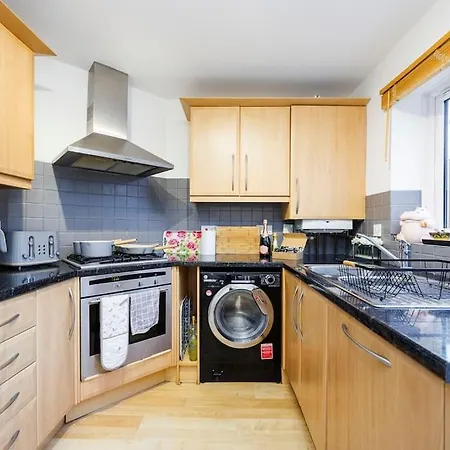 Stylish 3-bed East Contractors Parking Sleeps 5 Near Excel London