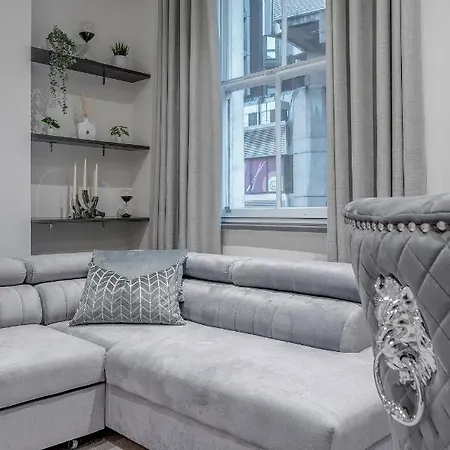 Tottenham Court's House - 2 Bed Apartment London
