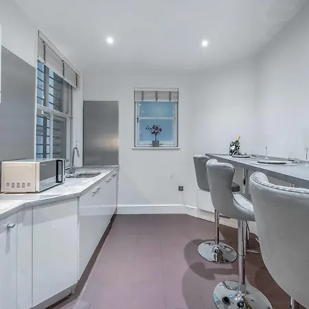 Tottenham Court's House - 2 Bed