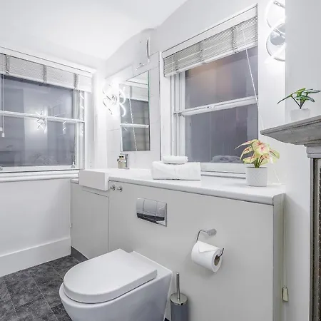 Tottenham Court's House - 2 Bed Apartment London