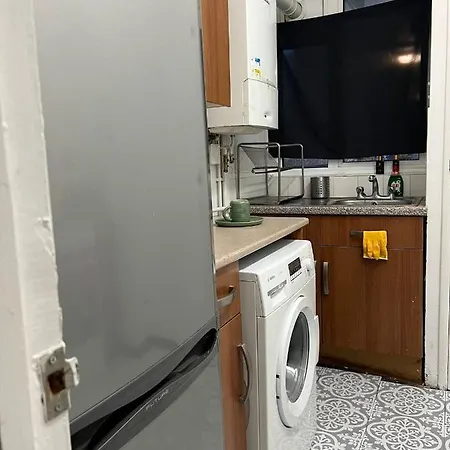 Magic Location Ladies Only * London
