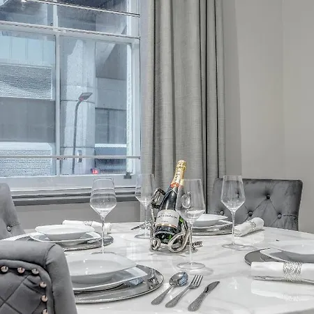 Tottenham Court's House - 2 Bed Apartment *