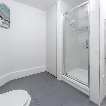 Tottenham Court's House - 2 Bed * London