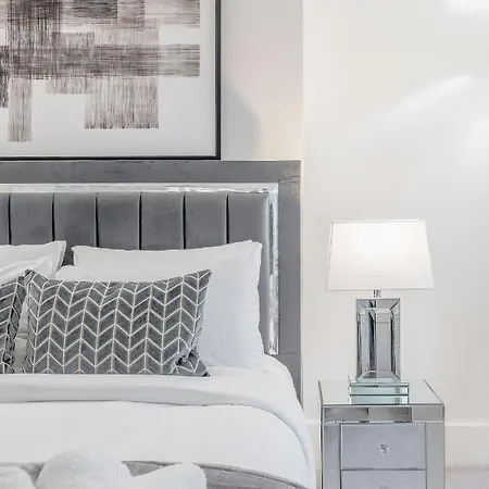 Tottenham Court's House - 2 Bed *