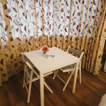 Homestay 51 Nonsuch Walk, *