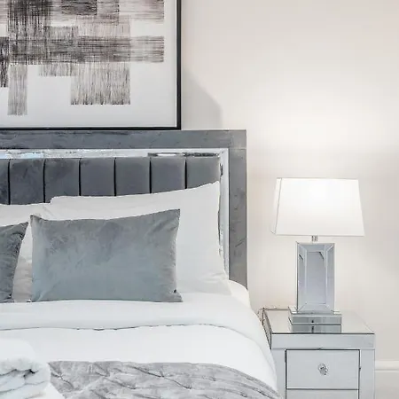 Tottenham Court's House - 2 Bed 런던
