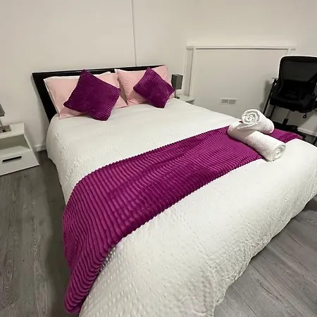 Apartment Super Double Bedroom Zone 1 London
