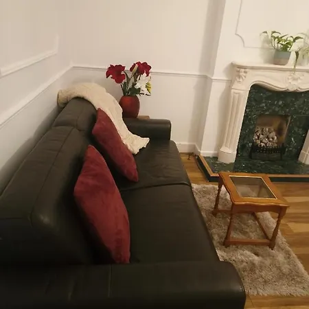 Homestay 51 Nonsuch Walk,