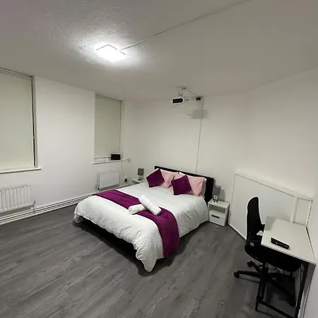 Super Double Bedroom Zone 1 Apartment London