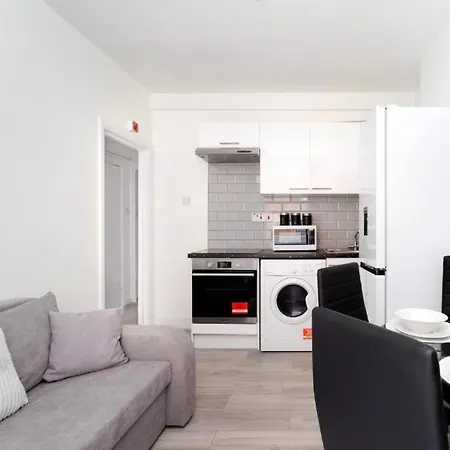 Apartment 4th Floor *