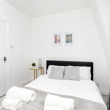 4th Floor * Londra