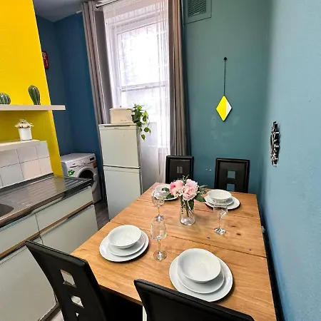 Budget 2-bedroom In Apartment