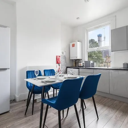 Cosy 3 Bed Flat 15mins To Kings Cross London