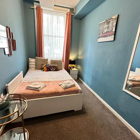 Budget 2-bedroom In Apartment *