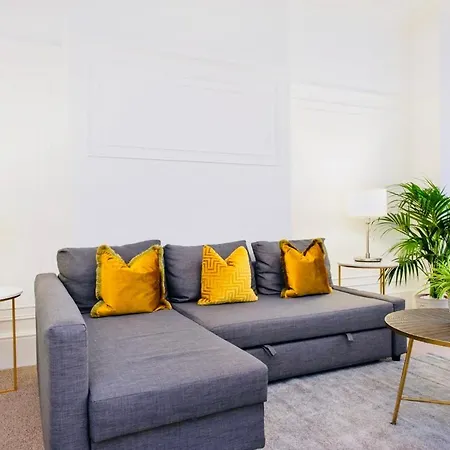 Spacious & Charming Garden Flat -zone 2- Great For Access * London