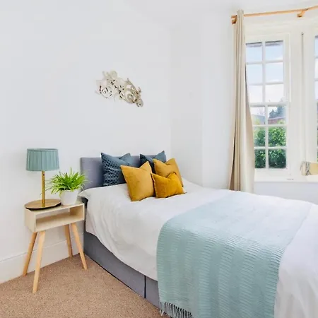 Spacious & Charming Garden Flat -zone 2- Great For Access