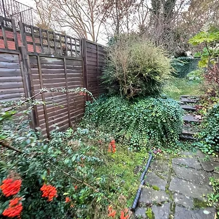 Spacious & Charming Garden Flat -zone 2- Great For Access *