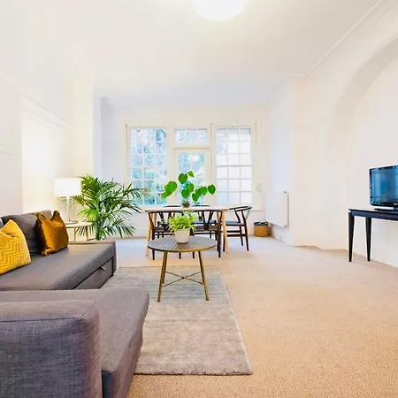 Spacious & Charming Garden Flat -zone 2- Great For Access Apartment *