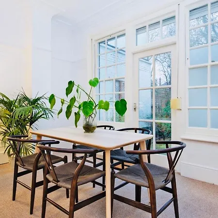 Spacious & Charming Garden Flat -zone 2- Great For Access * London