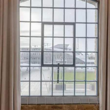 Luxury 1bed In Converted Warehouse Next To Excel *