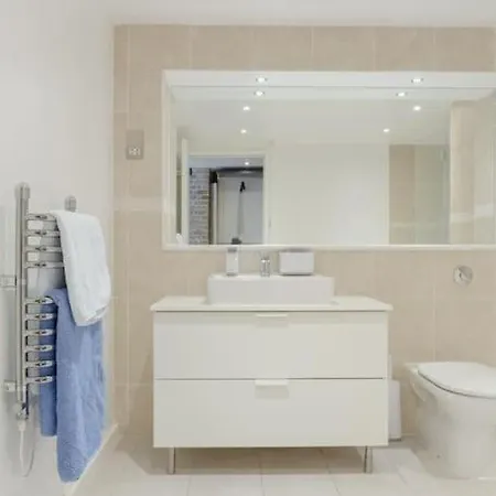 Luxury 1bed In Converted Warehouse Next To Excel *