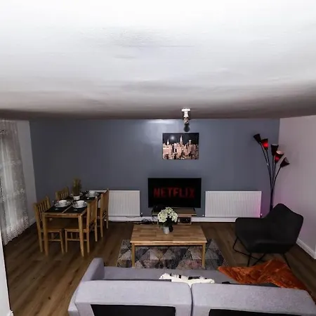 Apartment Pristine Relocation Pamers London