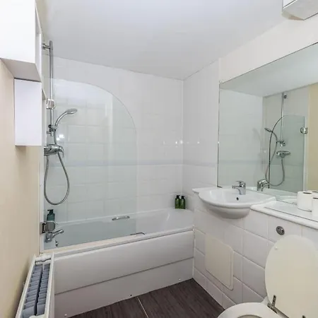 Apartment Pristine Relocation Pamers