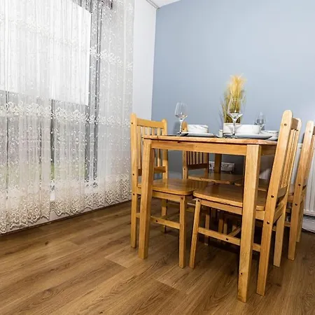 Pristine Relocation Pamers * London