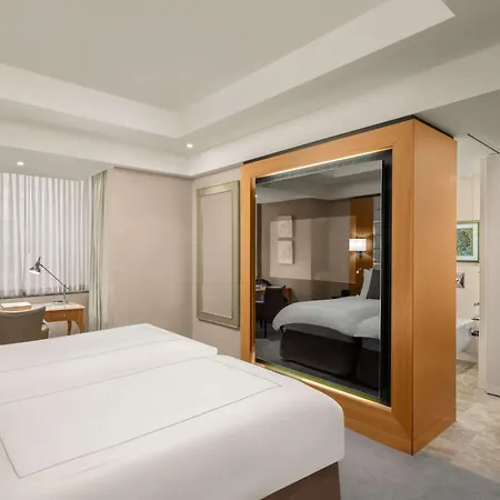 Conrad St Hotel 5*