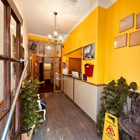 Elmwood Hotel