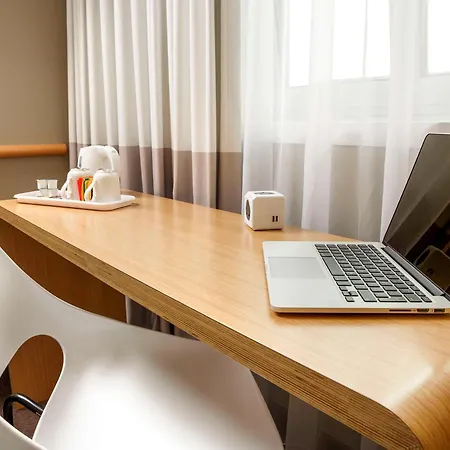 Ibis Greenwich 3*