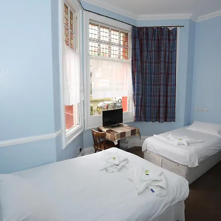 Charlie Hotel 2*