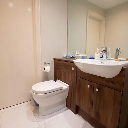 9 Hertford Street Apartment *