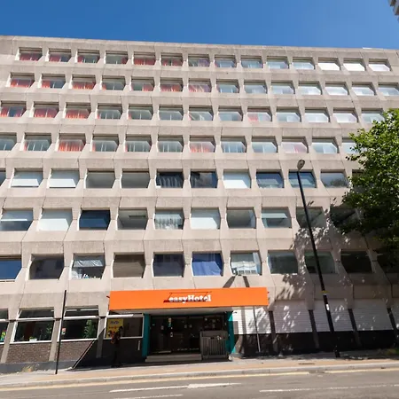 Easyhotel