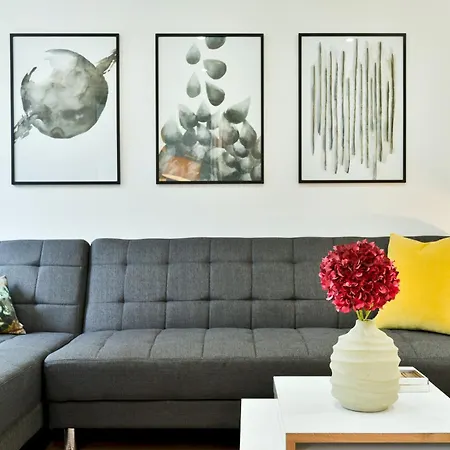 Clapham South 1 Apartment